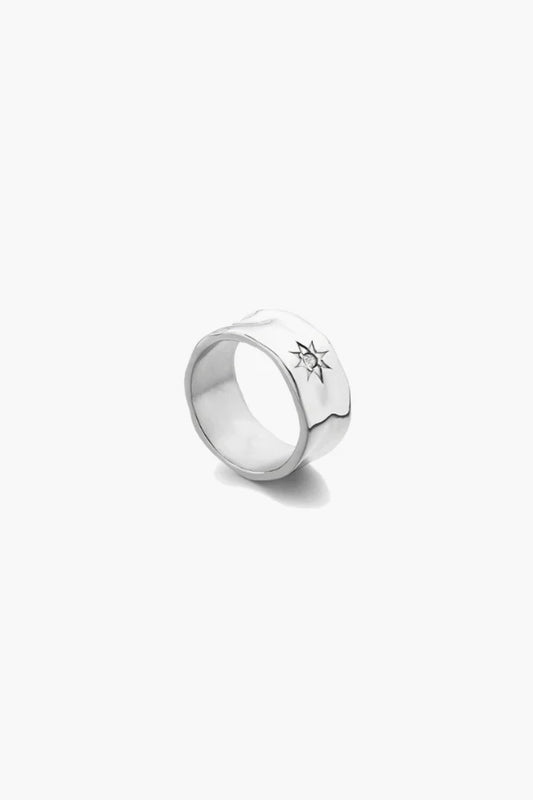 HAMMERED STAR RING 12MM